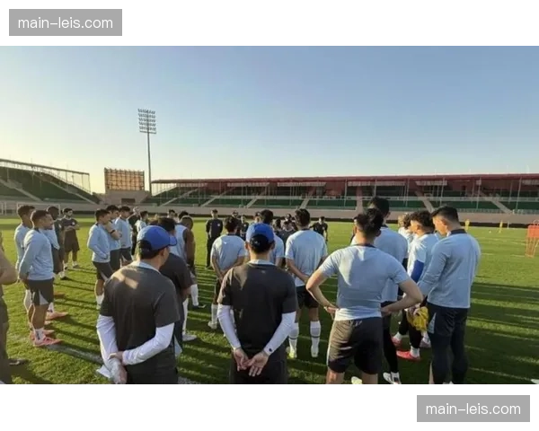 吴启鹏临危受命担后腰 京沪大战抢断拦截显潜力 吴启鹏临危受命担后腰 京沪大战抢断拦截显潜力